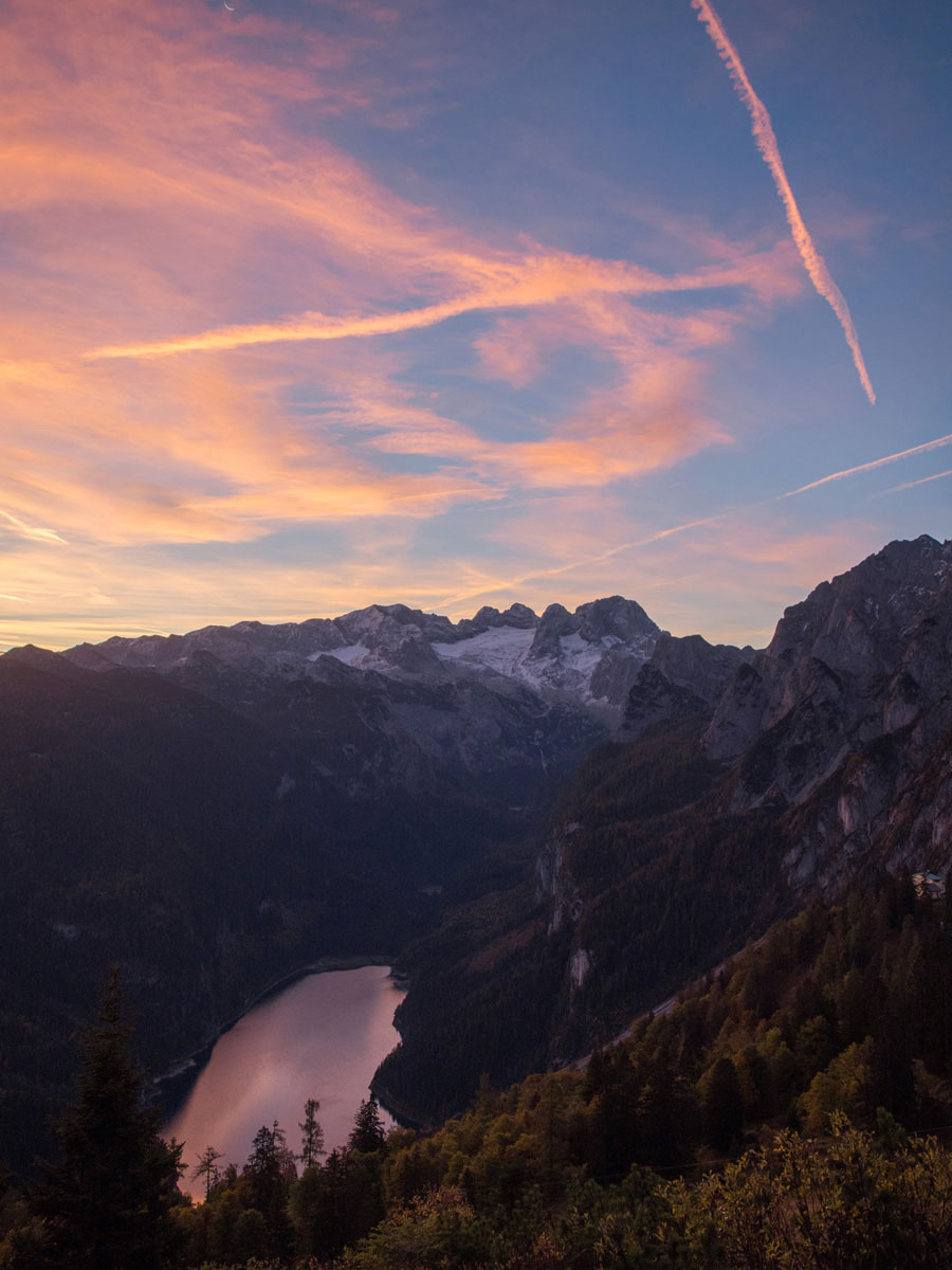 Ausblick auf den Gosausee von oberhalb der Gablonzer Hütte, Sonnenaufgang