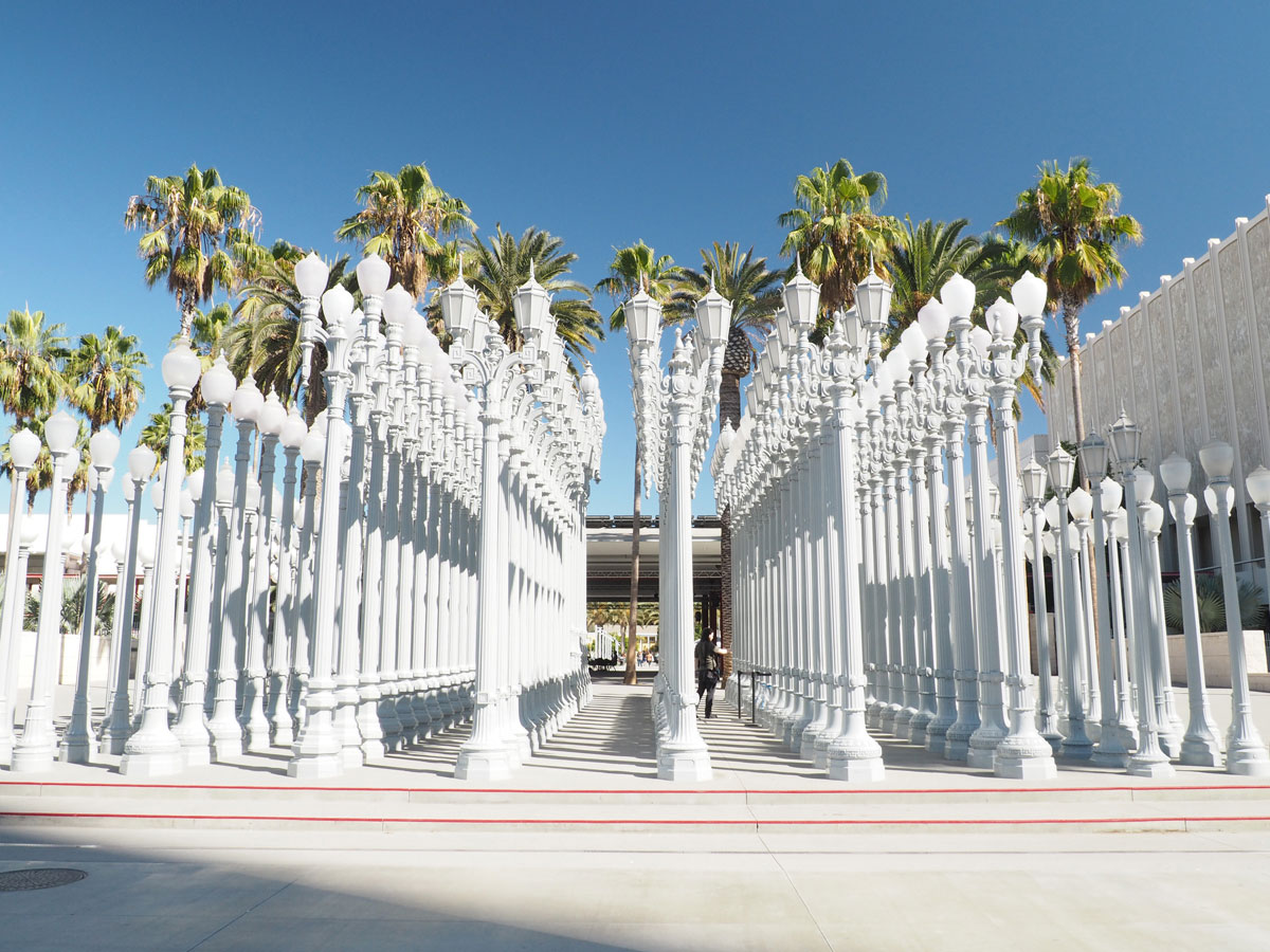 lacma losangelescountymuseum laterneninstallation 4 - Die Laterninstallation beim LACMA – Los Angeles County Museum of Art