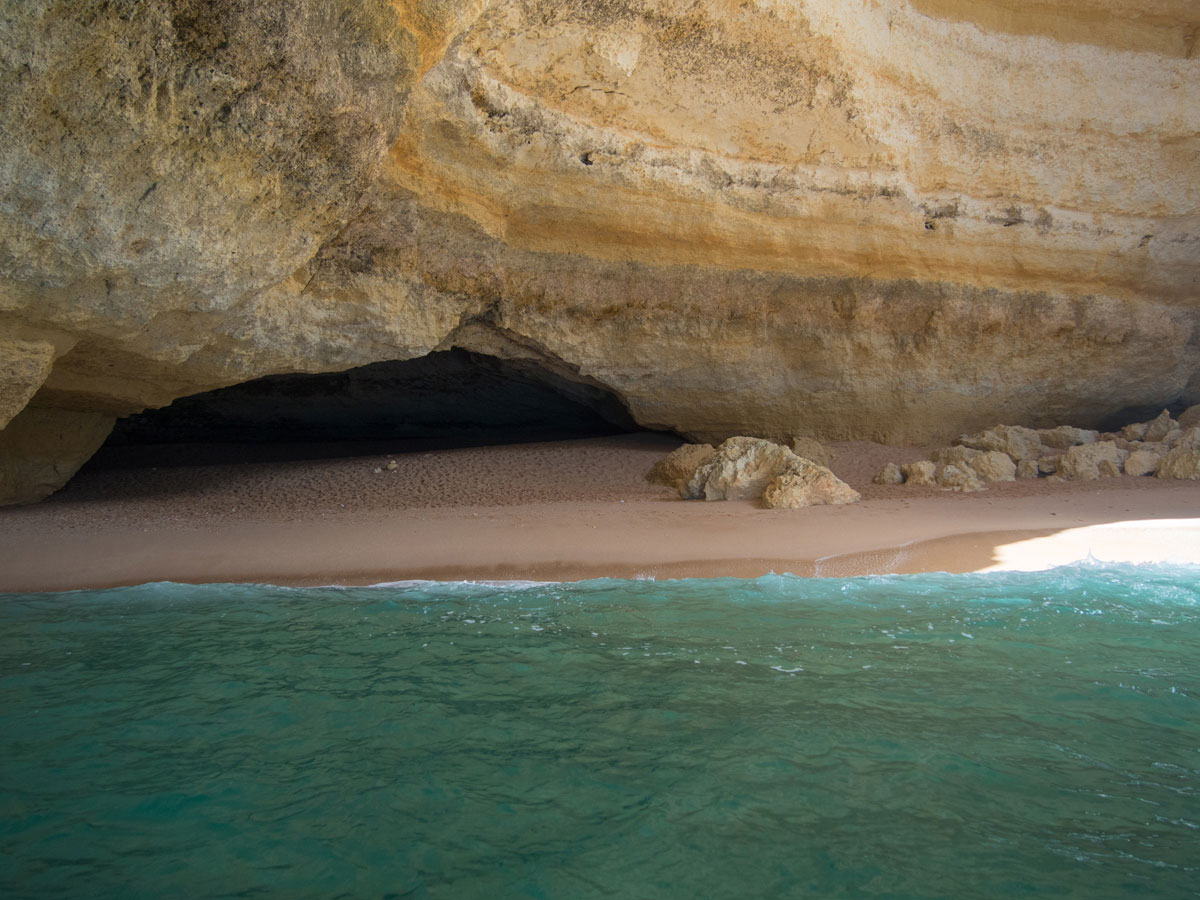 benagil hoehle portugal erkunden 2 - Die Benagil Höhle an der Algarve entdecken