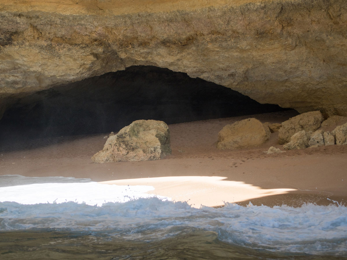 benagil hoehle portugal erkunden 3 - Die Benagil Höhle an der Algarve entdecken