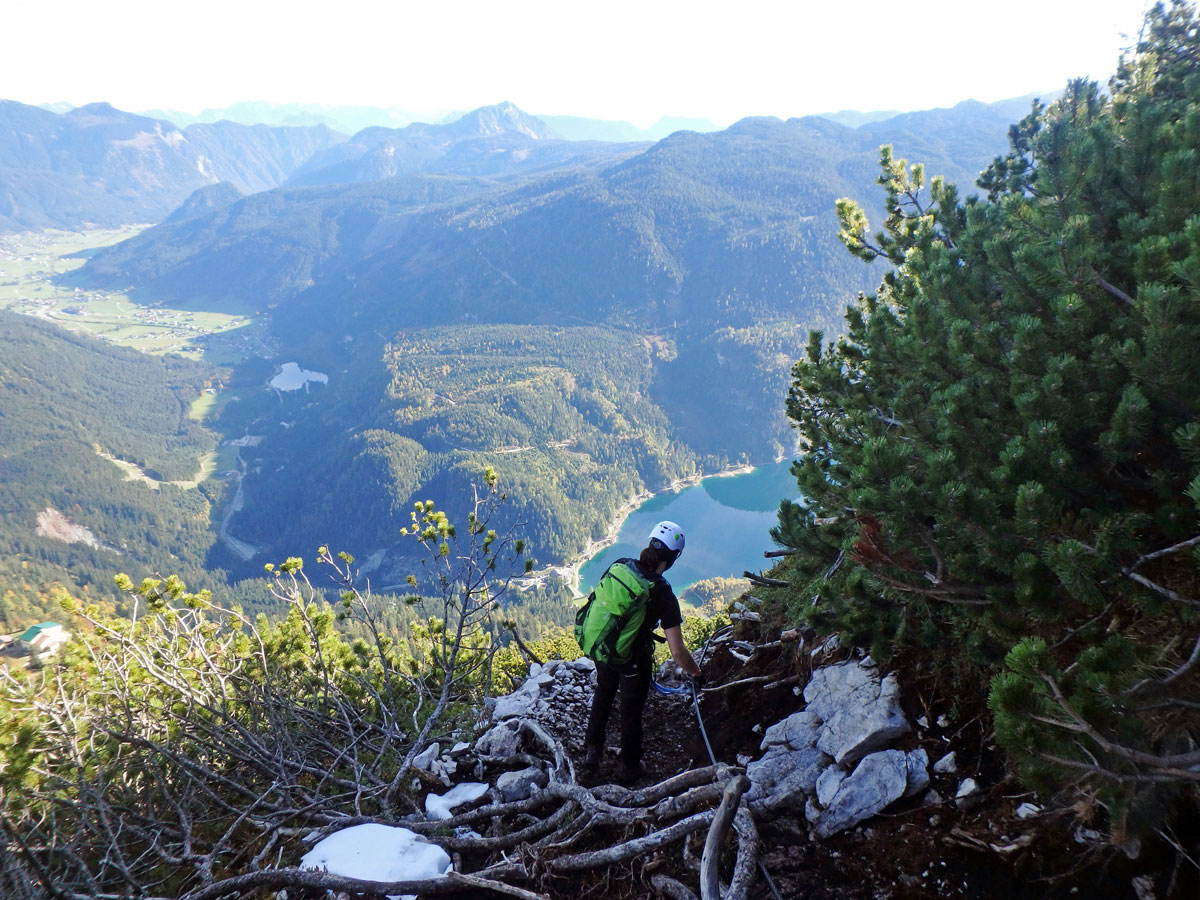 Wandern durch die Latschen am Donnerkogel