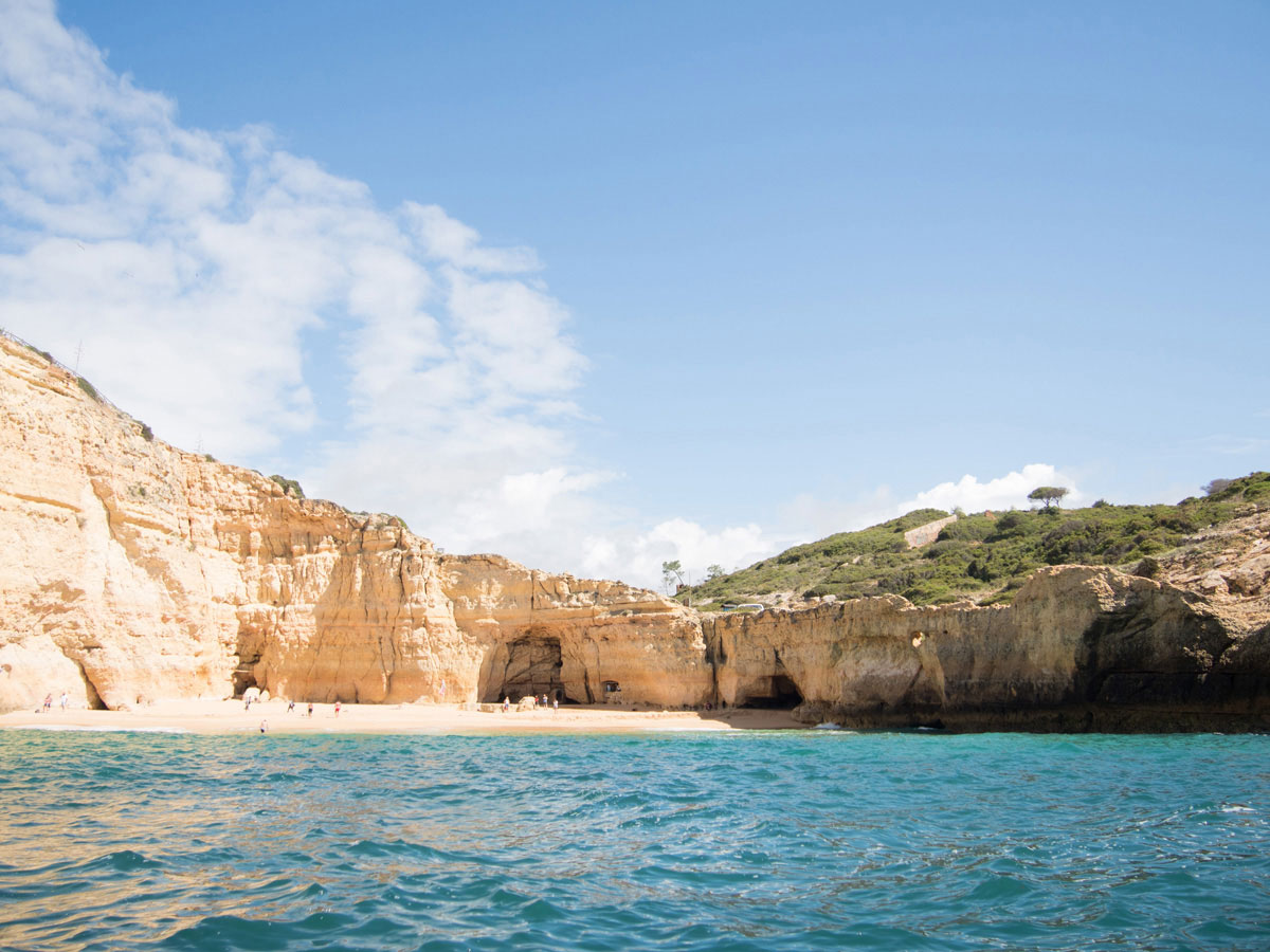 portugal algarve bootstour hoehlen 1 - Die schönsten Strände, Klippen und Dörfer an der Algarve