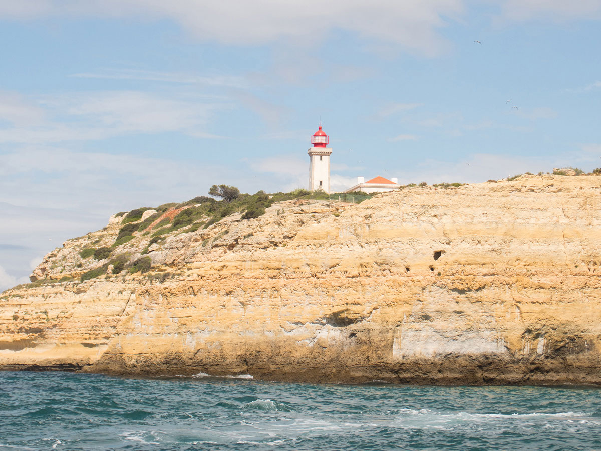 portugal algarve bootstour hoehlen 3 - Die schönsten Strände, Klippen und Dörfer an der Algarve