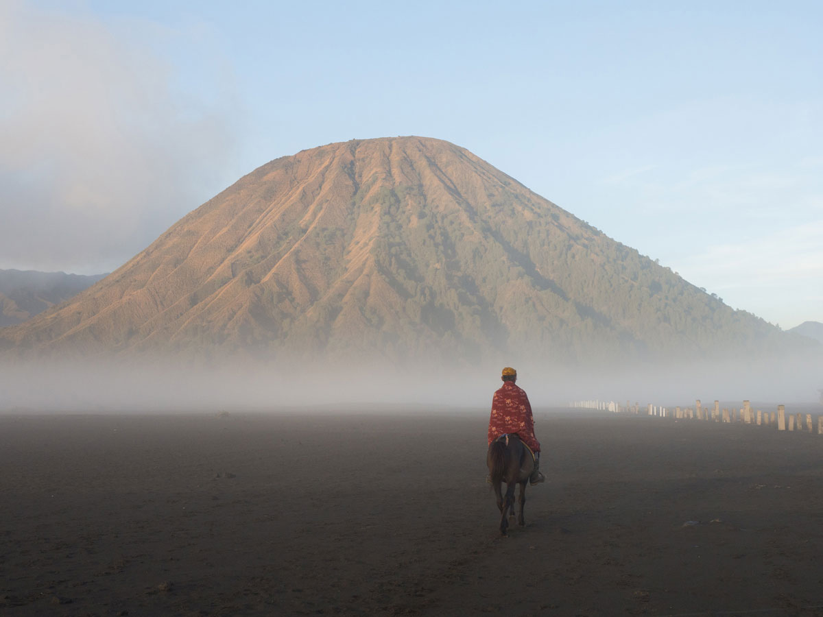 bromo java sea of sands 14 - Sonnenaufgang und Sea of Sand beim Mt. Bromo - Wanderung auf eigene Faust