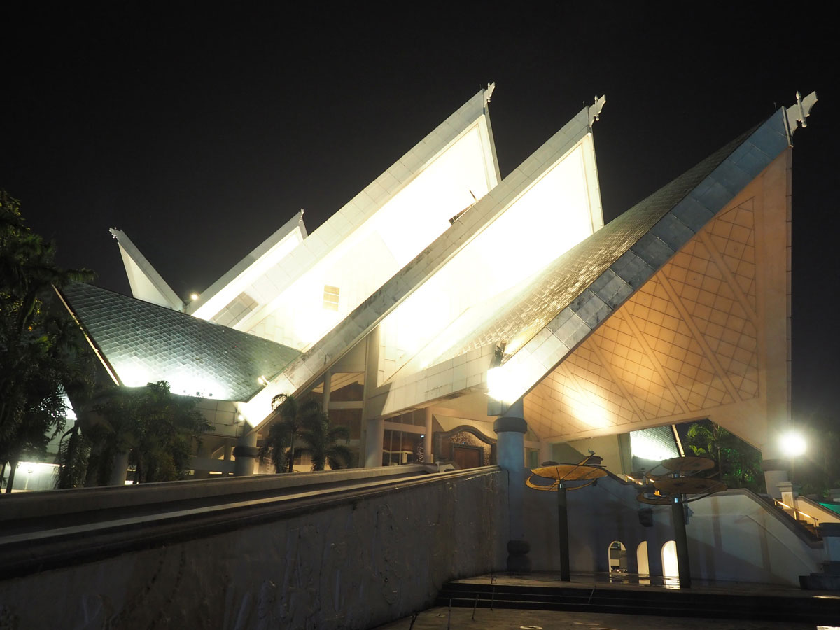 kuala lumpur istana budaya 2 - Highlights für einen Stopover in Kuala Lumpur – Was ihr in 24 Stunden unbedingt sehen müsst