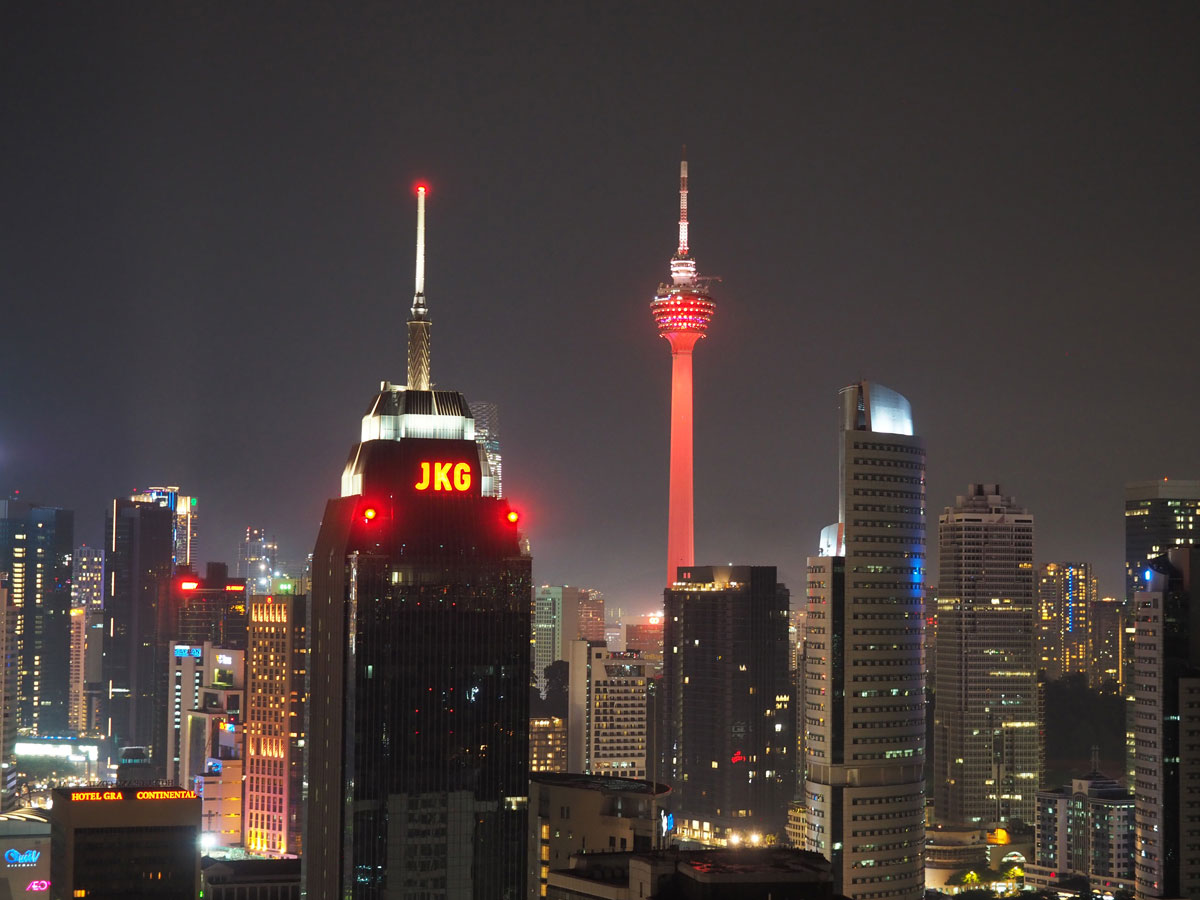 kuala lumpur rooftop pool regalia suites 2 - Highlights für einen Stopover in Kuala Lumpur – Was ihr in 24 Stunden unbedingt sehen müsst