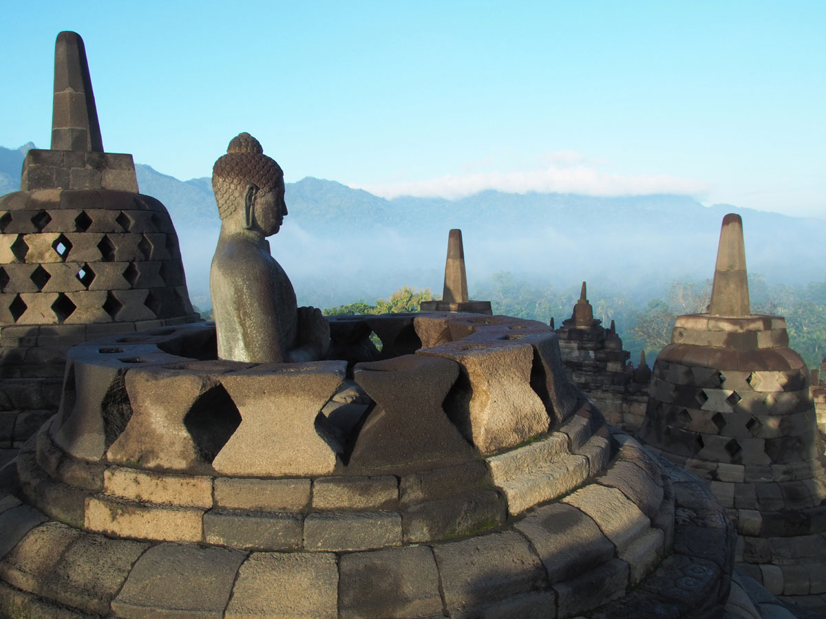 borobudur tempel java indonesien sonnenaufgang 16 - Borobodur Tempel in Java (Indonesien) zu Sonnenaufgang