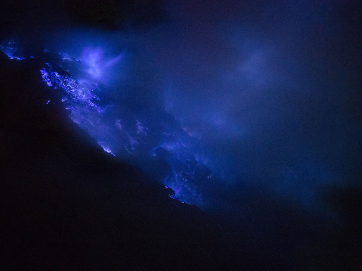 ijen java indonesien blaue feuer 1 - Blaue Feuer und Sonnenaufgang beim Mt. Ijen auf Java, Indonesien