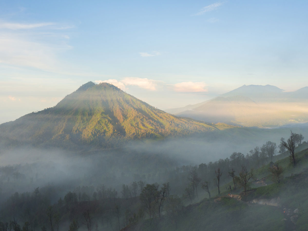 ijen java indonesien krater 3 - Blaue Feuer und Sonnenaufgang beim Mt. Ijen auf Java, Indonesien