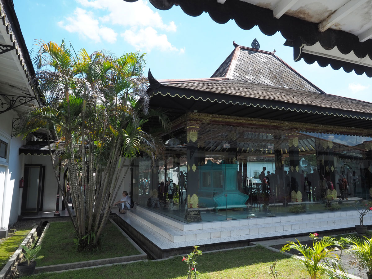 palace-of-yogyakarta-java-indonesien-(3)