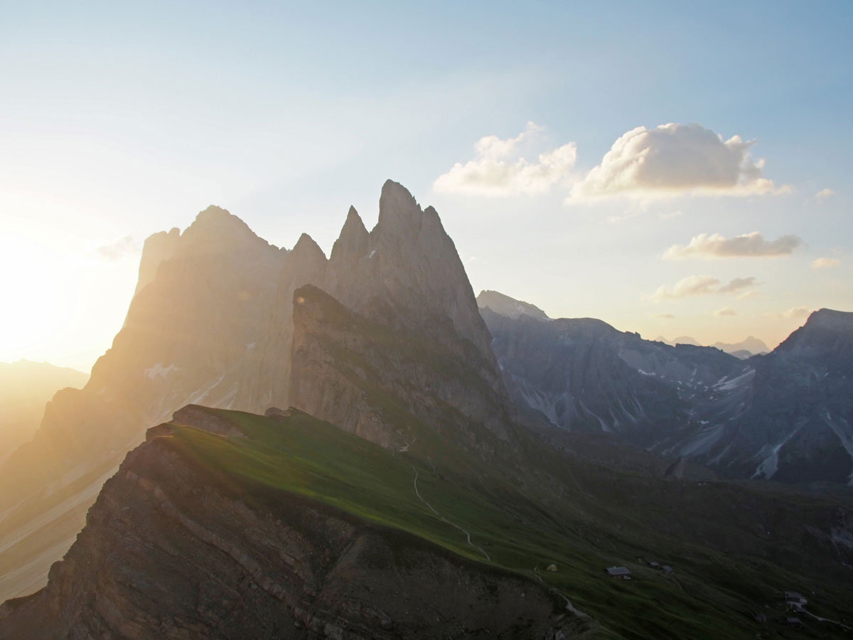 Fotografieren auf Reisen - 10 Tipps für Anfänger, damit deine Fotos besser werden seceda sonnenaufgang dolomiten.suedtirol 6 - Fotografieren auf Reisen - 10 Tipps für Anfänger, damit deine Fotos besser werden