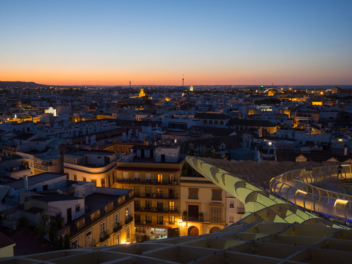 Sonnenuntergang beim Metropol Parasol in Sevilla