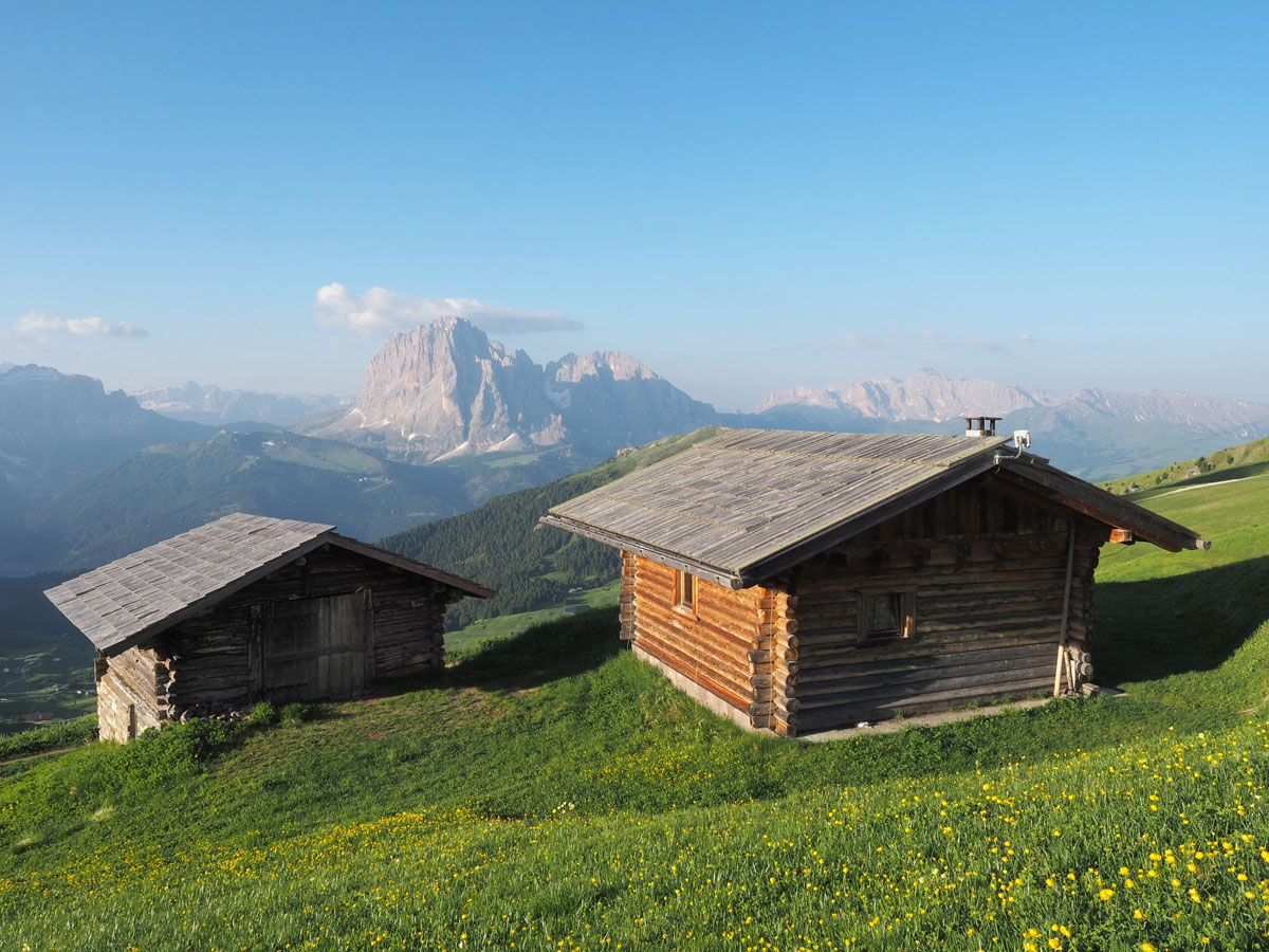 seceda groeden suedtirol dolomiten wandern 11 - Wandern auf die Seceda von Wolkenstein - Sonnenaufgang auf der Seceda