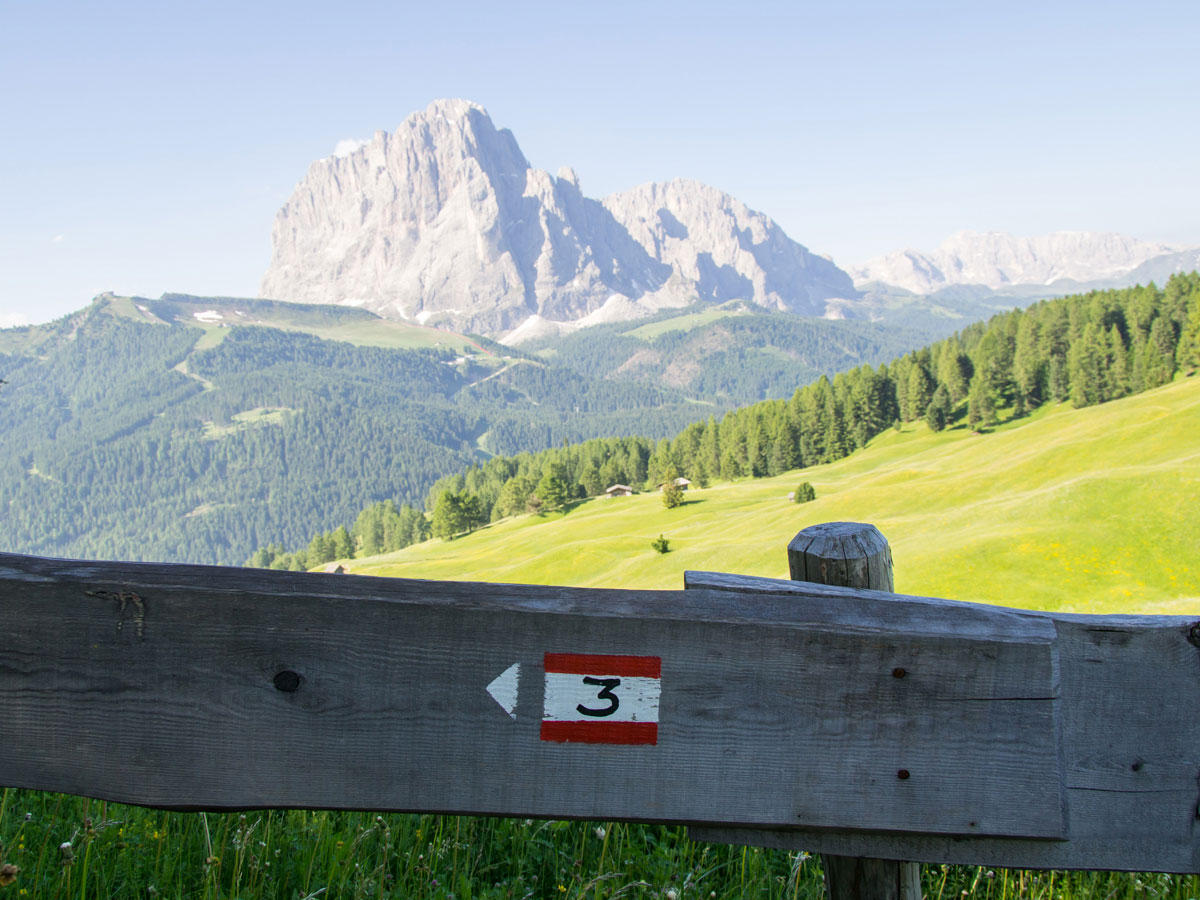 seceda groeden suedtirol dolomiten wandern 18 - Wandern auf die Seceda von Wolkenstein - Sonnenaufgang auf der Seceda