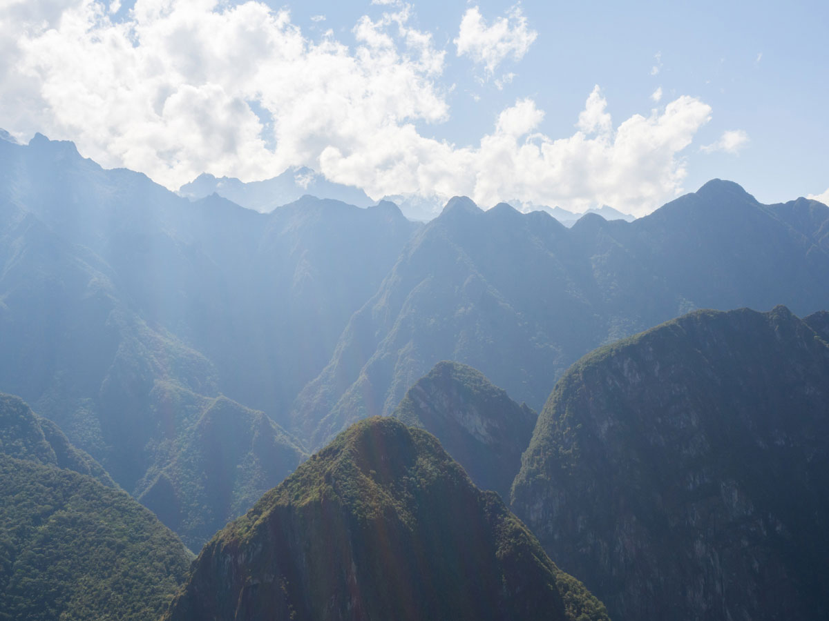 Ausblick auf umliegende Berge Machu Picchu