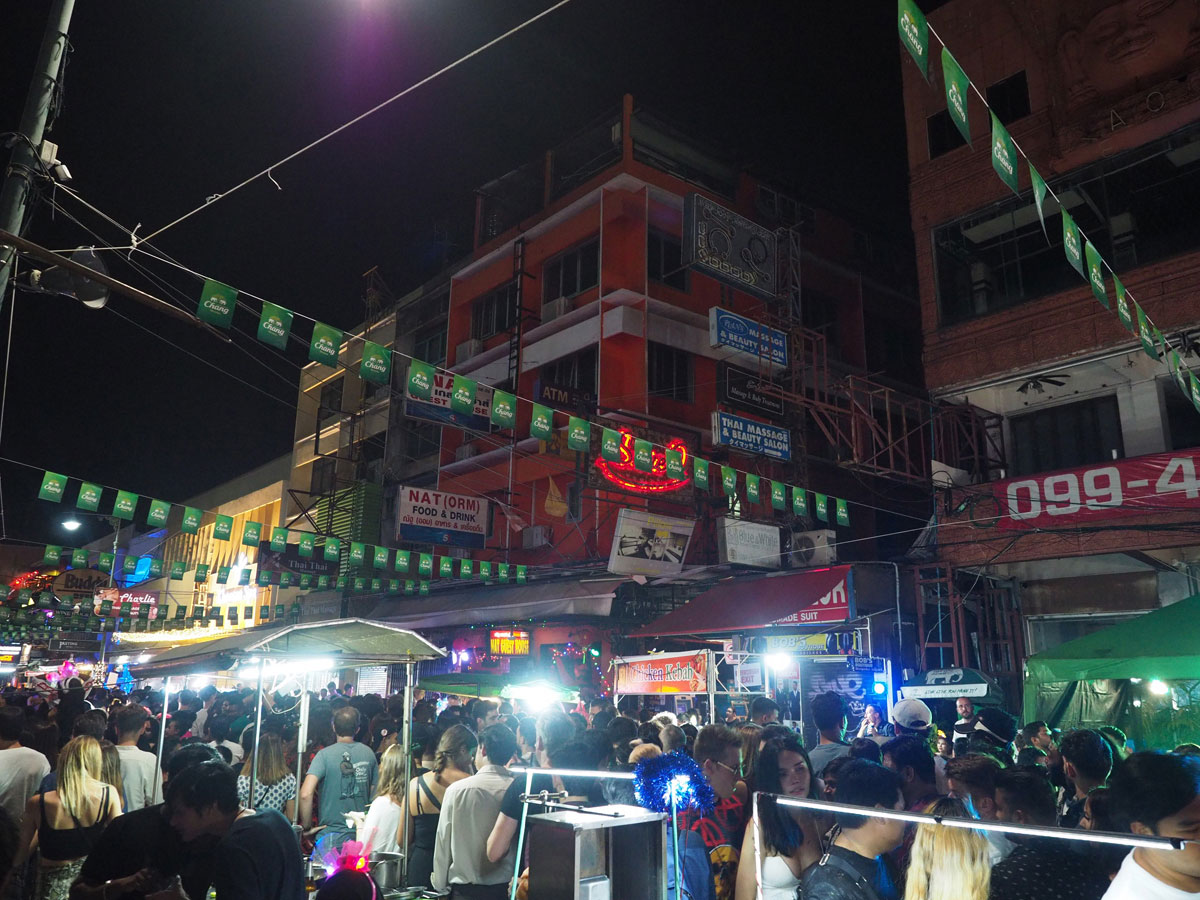 bangkok reisetipps sehenswertes khao san road - Reiseguide Bangkok für Anfänger: Orte, die du bei deinem ersten Besuch sehen musst