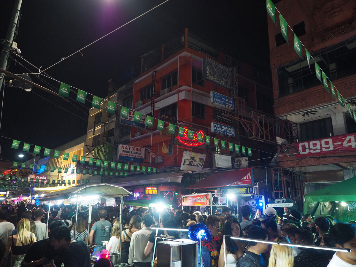 bangkok reisetipps sehenswertes khao san road - Reiseguide Bangkok für Anfänger: Orte, die du bei deinem ersten Besuch sehen musst