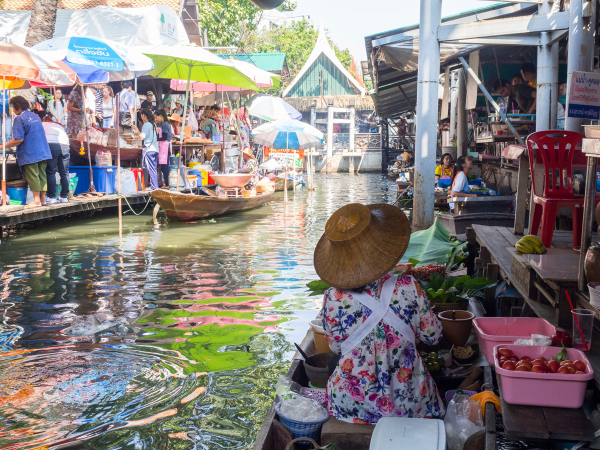 bangkok reisetipps sehenswertes taling chan floating market 1 - Reiseguide Bangkok für Anfänger: Orte, die du bei deinem ersten Besuch sehen musst