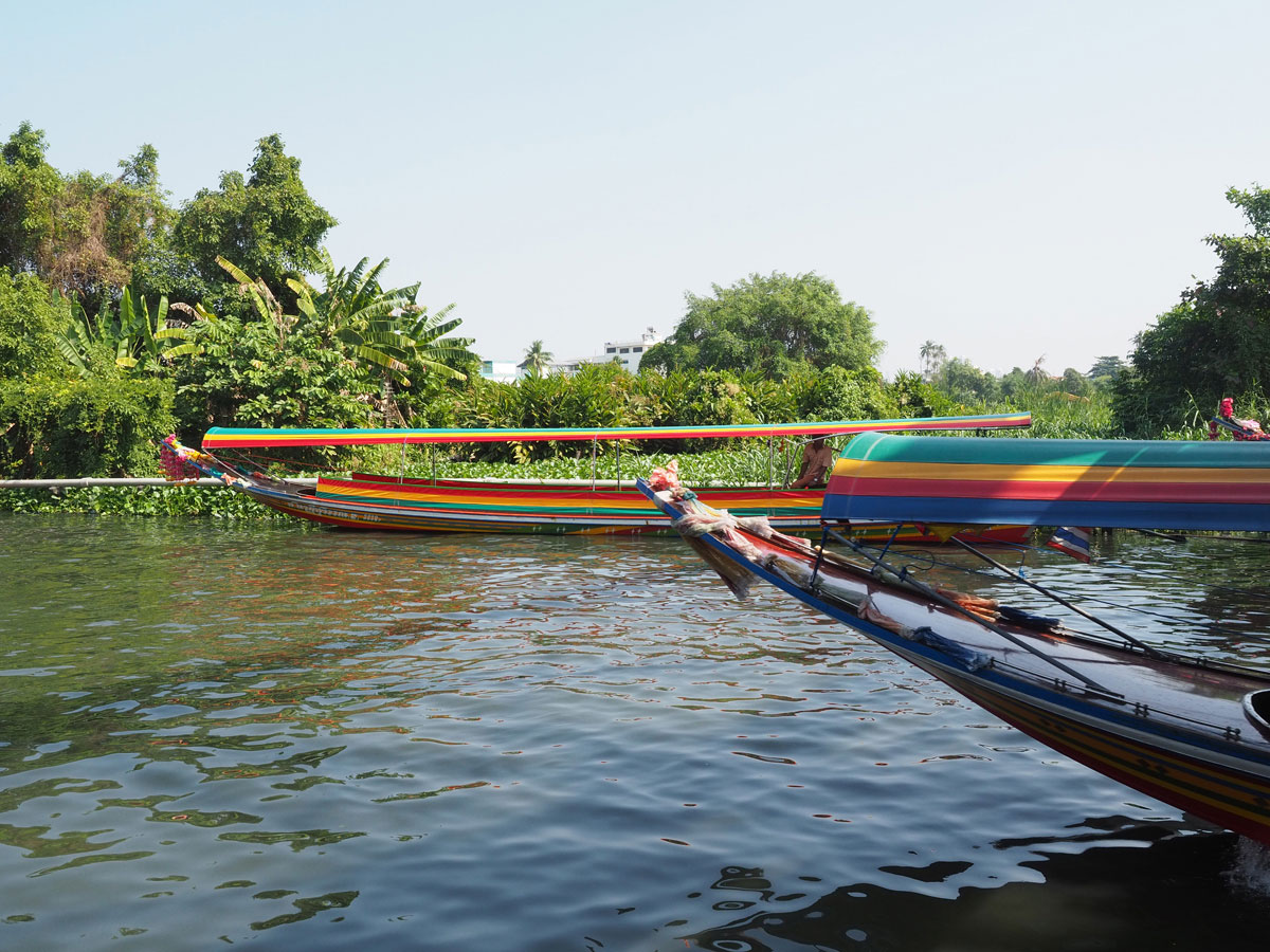 bangkok reisetipps sehenswertes taling chan floating market 3 - Reiseguide Bangkok für Anfänger: Orte, die du bei deinem ersten Besuch sehen musst