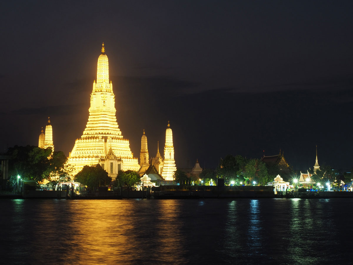 bangkok reisetipps sehenswertes wat arun sonnenuntergang 2 - Reiseguide Bangkok für Anfänger: Orte, die du bei deinem ersten Besuch sehen musst