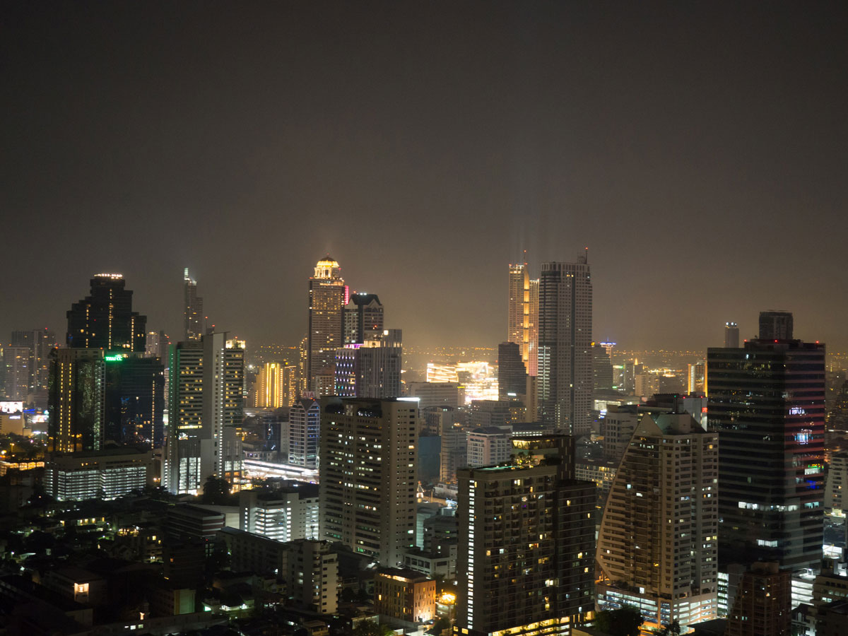 bangkok reisetipps sehenswertes zoom skybar - Reiseguide Bangkok für Anfänger: Orte, die du bei deinem ersten Besuch sehen musst