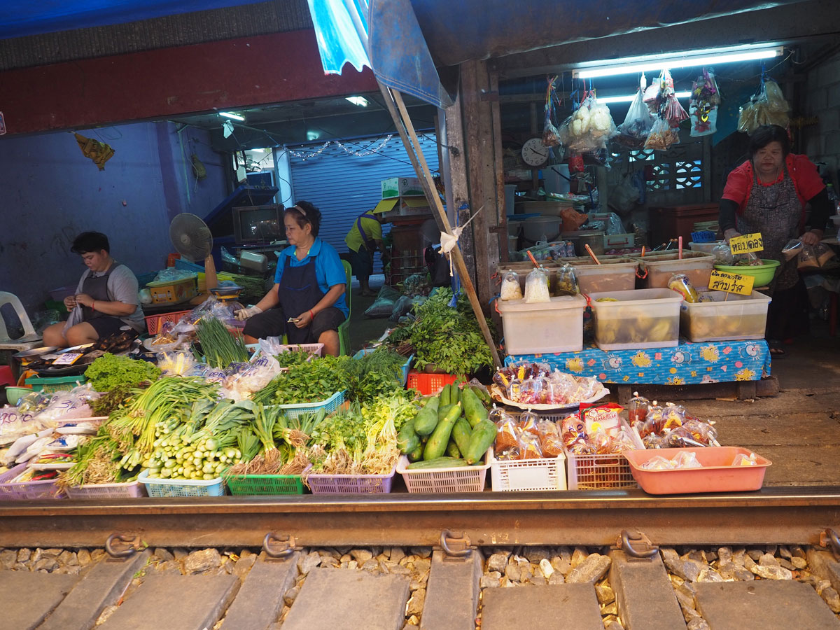 maeklong trainmarket bangkok reisetipps selbstfahrer 18 - Maeklong Zugmarkt in Bangkok auf eigene Faust besuchen