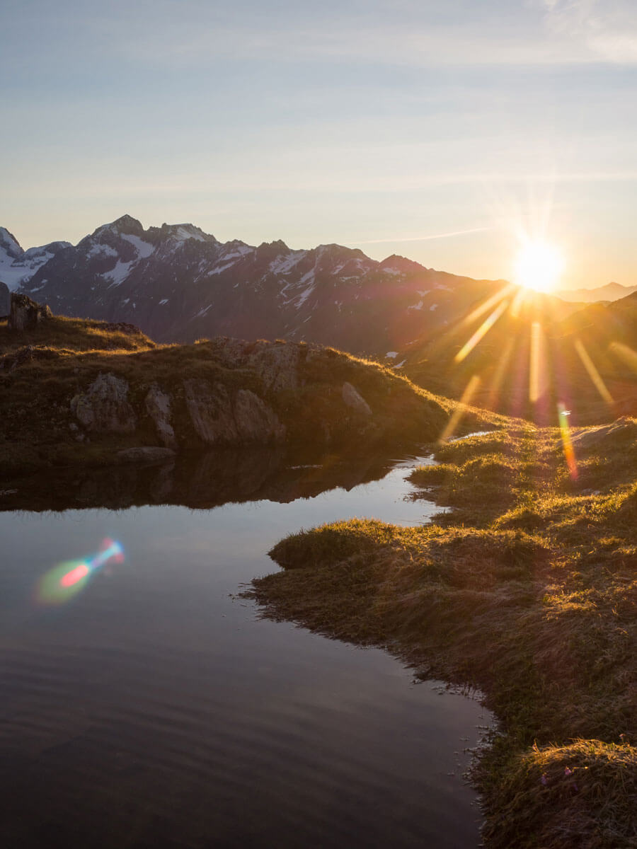 Sonnenaufgang Aletschgletscher Taellissee Schweiz ”