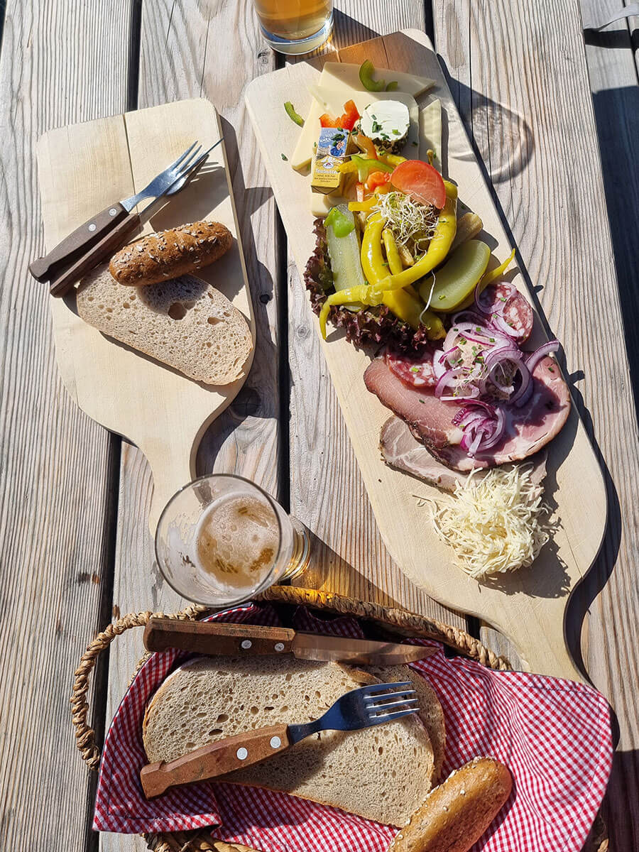 Almzeit Huette Turracher Hoehe Brettljause Almzeit Huette Turracher Hoehe Brettljause